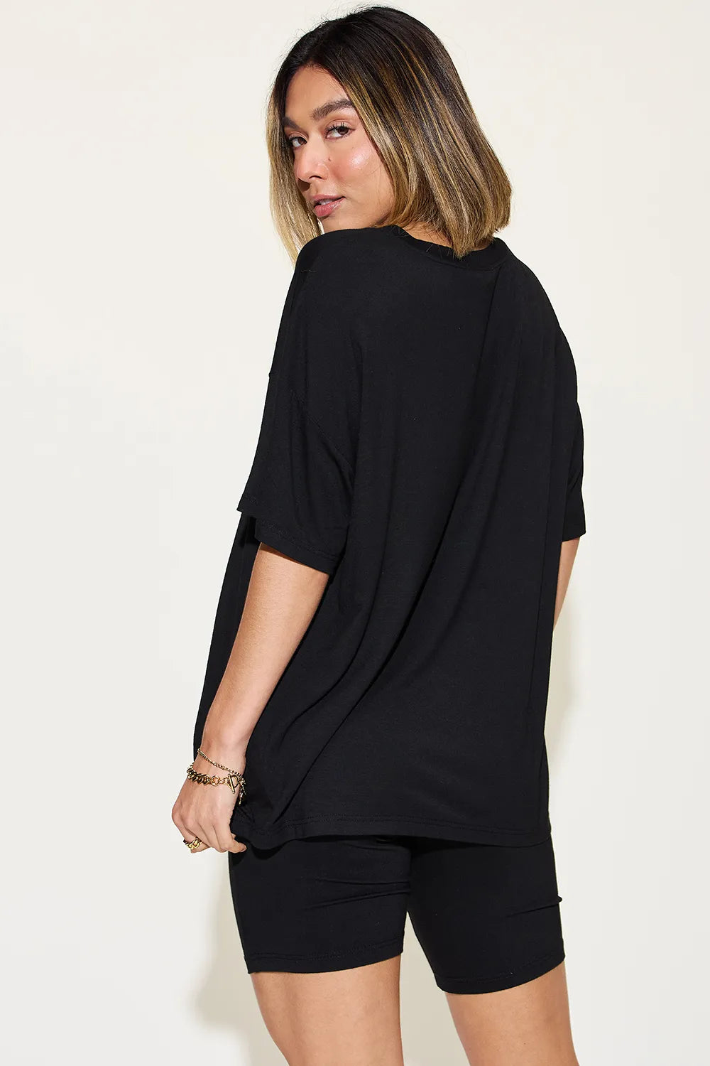 Relaxed V-Neck Tee and Shorts Set – product view 26