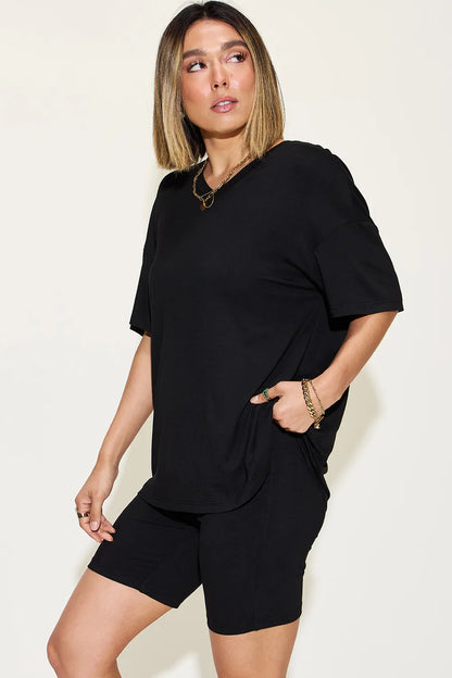 Relaxed V-Neck Tee and Shorts Set – product view 24