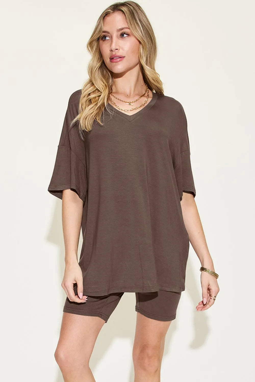 Relaxed V-Neck Tee and Shorts Set – product view 17