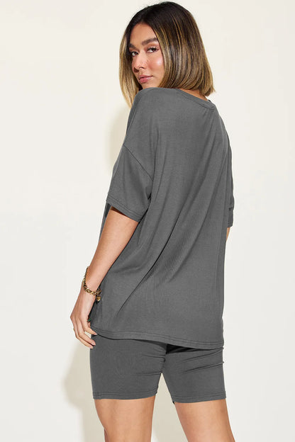 Relaxed V-Neck Tee and Shorts Set – product view 29