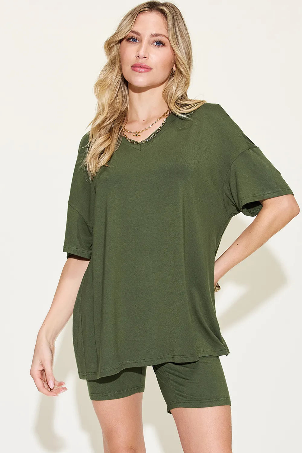 Relaxed V-Neck Tee and Shorts Set – product view 21