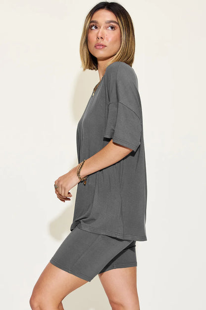 Relaxed V-Neck Tee and Shorts Set – product view 28