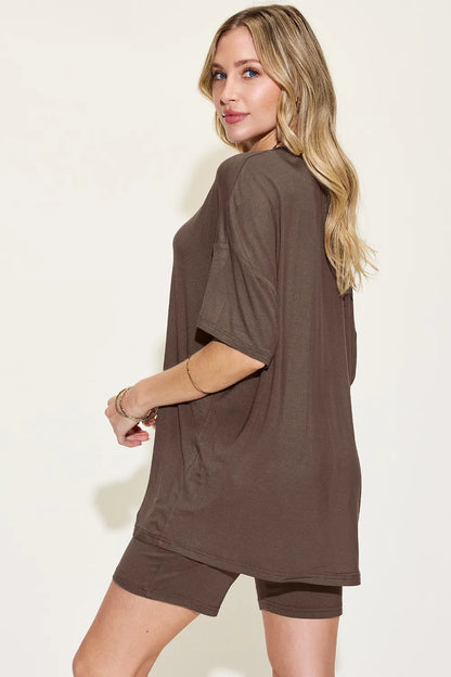 Relaxed V-Neck Tee and Shorts Set – product view 19
