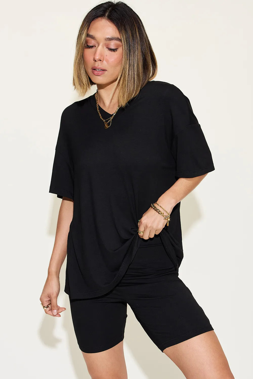 Relaxed V-Neck Tee and Shorts Set – product view 25